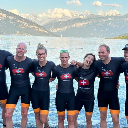 Fahrradtrikot selbst gestalten – eigenes Design für Team Jasper mit Logo und schwarzen Firmenfarben Fahrradtrikot selbst gestalten – eigenes Design für Team Jasper mit Logo und schwarzen Firmenfarben